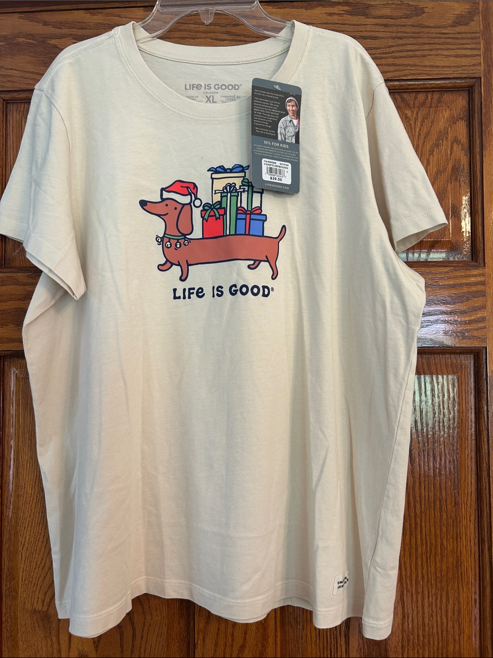 NWT Life Is Good Cream Tee with Festive Dachshund and Gifts Size XL